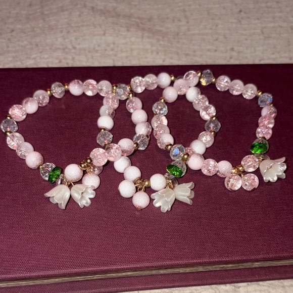 Jewelry - Pale Pink Lily Flower Beaded Bracelet NEW